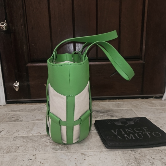 Vince Camuto Mkenz Green Tote Purse NWT - Picture 3 of 4